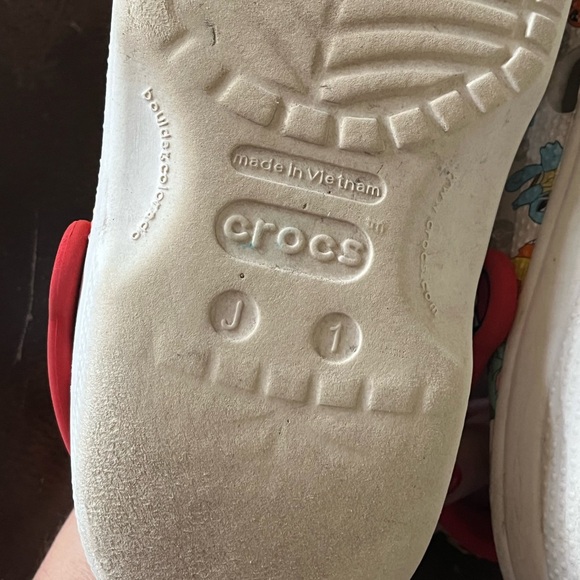 Crocs Kids' Pokémon size 1 Classic Clogs. - Picture 7 of 8